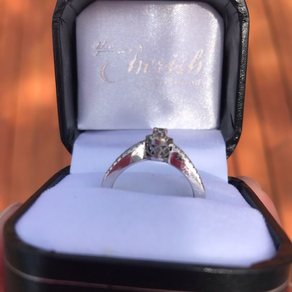 Beautiful white gold engagement ring - Picture 4 of 4